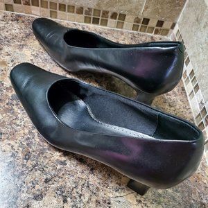 Villager by Liz Claiborne Forever Black Heels